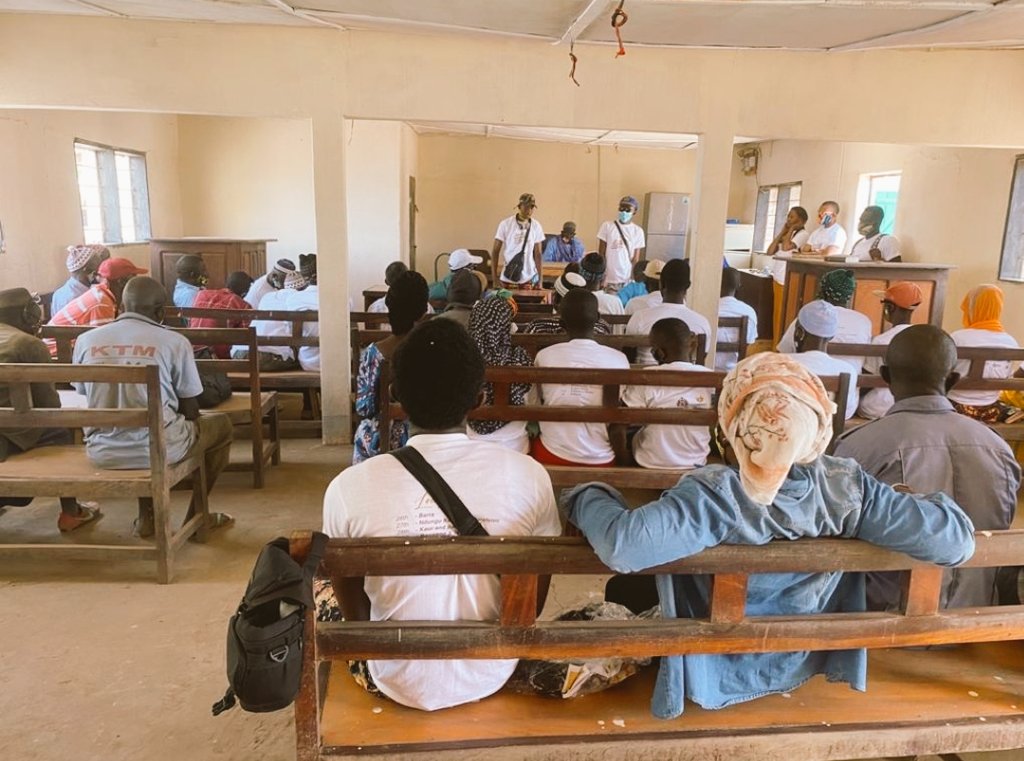 BrightStarsGm's tweet photo. #Day 4
#BFBTour
A stop at Bansang Area Council to introduce the My Lumo App and then to Janjanbureh where we had a movie night in the evening on SDG's produce by @VolnetV and a performance from your fav versatile four 4⃣. @UNDP_TheGambia @Gisqo1 @GambiaNYP https://t.co/vIoau6FzMW
