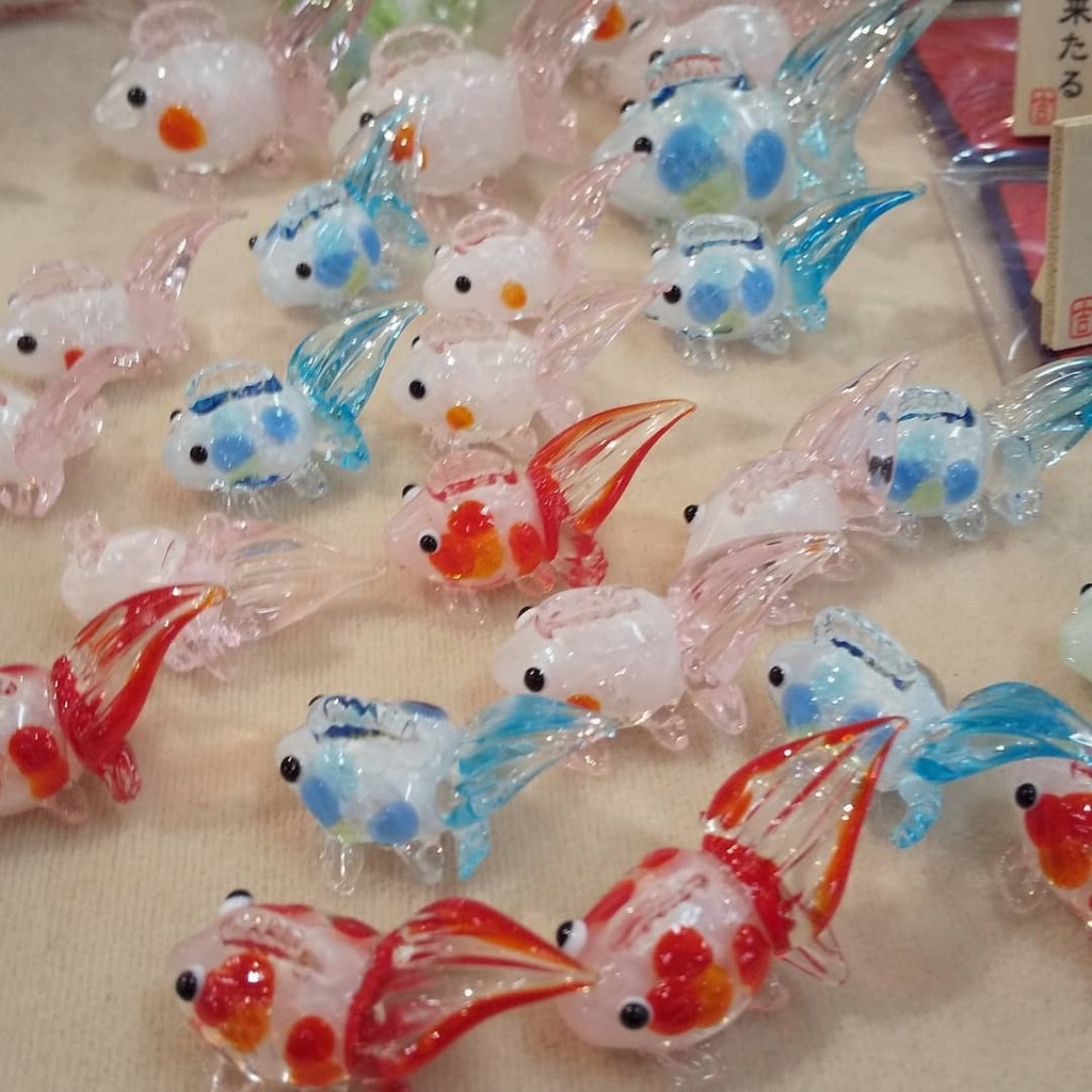 ワールドトレーディング ガラス の 金魚 がたくさん入荷しました 船場センタービル3号館 せんびる 船場ワールド 堺筋本町駅 大阪舶来マート ワールドトレーディング ガラス小物 ガラス置物