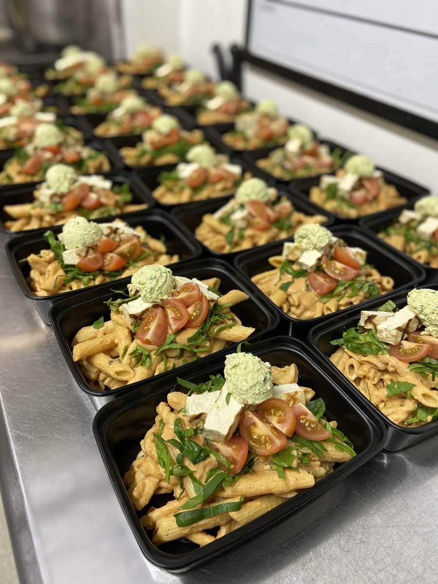 amitchelle1's tweet photo. Hola, hago #MealPreps saludables, ayúdenme a que más gente conozca de mi negocio porfa/ instagram: chefcarrion https://t.co/2t5fnfxp8V