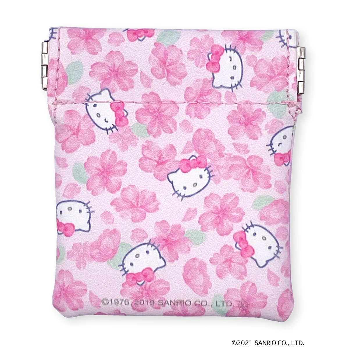キティちゃん「ハローキティ和桜ワンタッチ小物入れ着物を着たキティちゃんが可愛い便利でコンパクト」|ご当地キティのイラスト