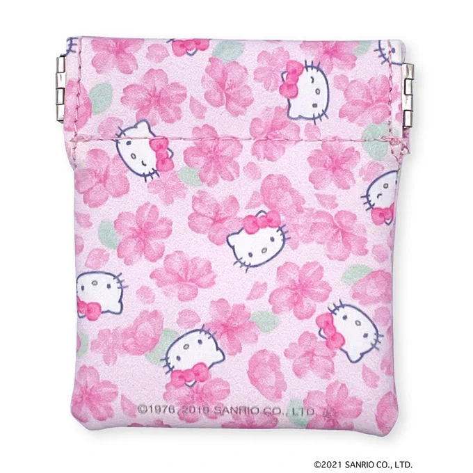 ハローキティ和桜ワンタッチ小物入れ着物を着たキティちゃんが可愛い便利でコンパクトな小物入れです。小銭やイヤホン、アクセサリー、常備薬など小さな物を入れるのに丁度いいサイズです。詳しくはコチラハローキティ #hellokitty  #小物入れ #桜 #着物 #和 