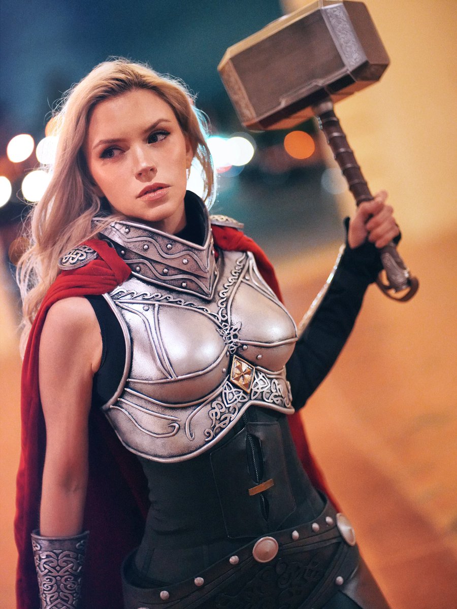 cosplay_heart's tweet photo. Cannot wait for more info on Love &amp; Thunder!!! We need more Thor! Also this Mighty Thor breastplate might be one of my favorite projects ever ❤️

📸 set by @GeekStrongTV 

#thor #loveandthunder #Marvel #TaikaWaititi #ladythor #thor4 #themightythor #ChrisHemsworth #cosplay #armor https://t.co/2aXQUcTr0Z