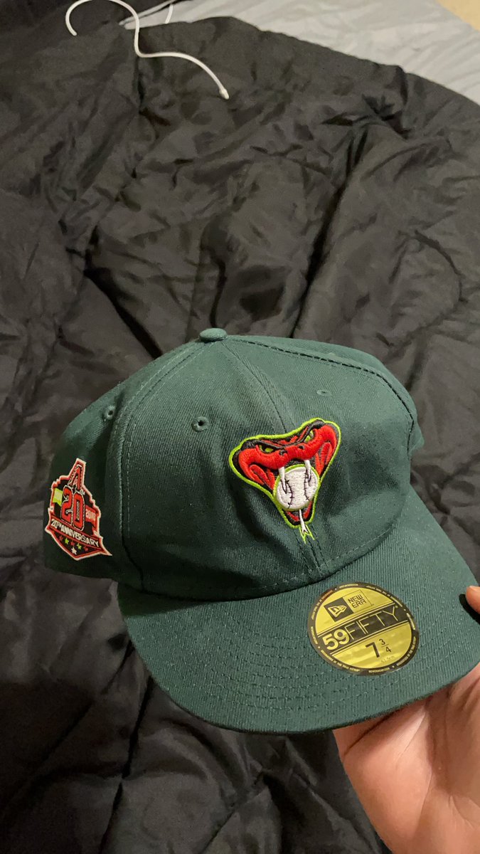 TStvr's tweet image. Welp Just received my package @HatClub  and i’ll i can say it’s @FedEx is elite smh 🤦🏽‍♂️