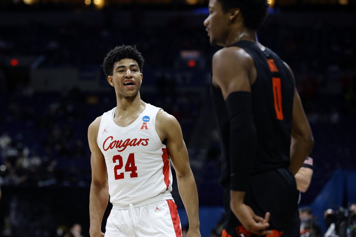 BleacherReport's tweet photo. HOUSTON SURVIVES AND ADVANCES 🔥

The Cougars hold off Oregon State, 67-61, and are heading to the Final Four! https://t.co/8VKcLjoviR