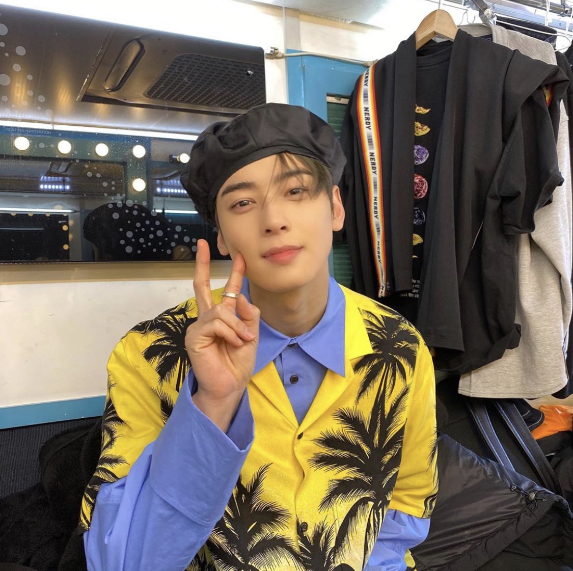 ta3kis's tweet photo. チャウヌお誕生日おめでとう
忙しすぎて体壊さないように。

#아스트로
 #차은우_인간계강림_25년째
#HAPPY_EUNWOO_DAY https://t.co/17p1A3zHWc