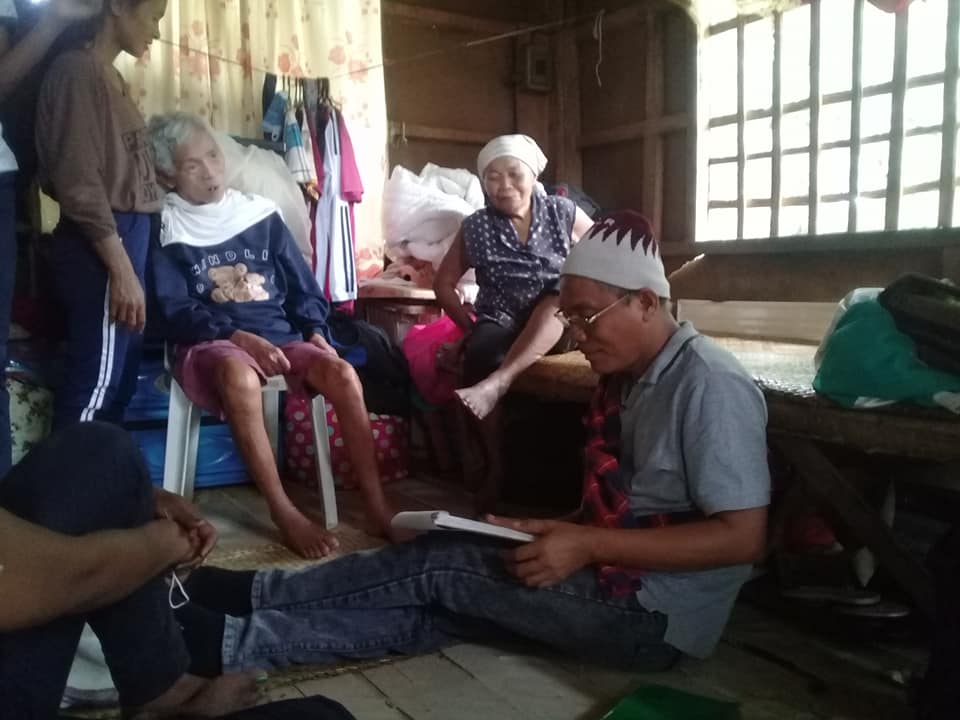 tebtebba's tweet photo. The #ErumanenneMenuvuKamal in the #Philippines reaches to the farthest among its vansa to create the #socialmap, #histories and other materials for the #transmissionofknowledge to the next generations as part of defending their #rights as #indigenouspeoples.
📷Billy Pobre https://t.co/0atE4YcK4m