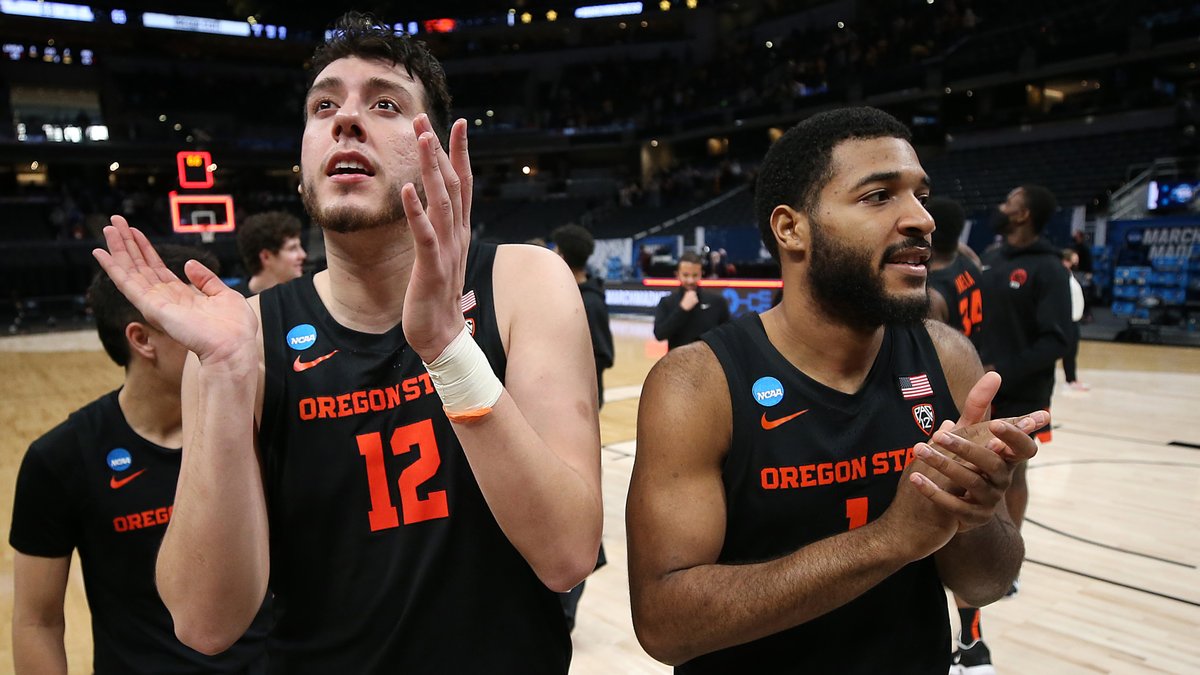 CBSSports's tweet photo. .@BeaverMBB had quite the ride:

• picked to finish last in preseason Pac-12 rankings
• won Pac-12 Tournament as 5-seed to make NCAA Tournament
• beat 5-seed Tennessee
• beat 4-seed Oklahoma State
• beat 8-seed Loyola Chicago
• first 12-seed to advance to Elite 8 since 2002 https://t.co/tyP2jL5xf8
