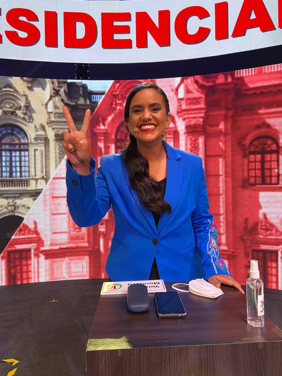 nuevaconsti's tweet photo. Gracias por seguir la participación de Vero en el #DebatePresidencialJNE. Una vez más quedó claro quien tiene propuestas de cambio verdadero, equipo y valentía para hacerlas realidad... y quienes son más de lo mismo. 

Por eso SIGUE CRECIENDO el #VotoPorVero 💪🏼💚❤️🇵🇪 https://t.co/rfBGABvaqI