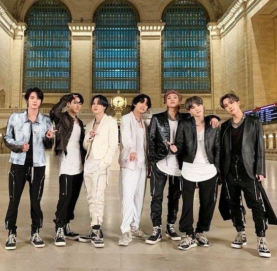 petitemichelle6's tweet photo. Hey na na na
Can't hold me down 'cause you know I'm a fighter 🔥
@BTS_twt
#BTSNightPartyEC https://t.co/CqHiVWt0G5