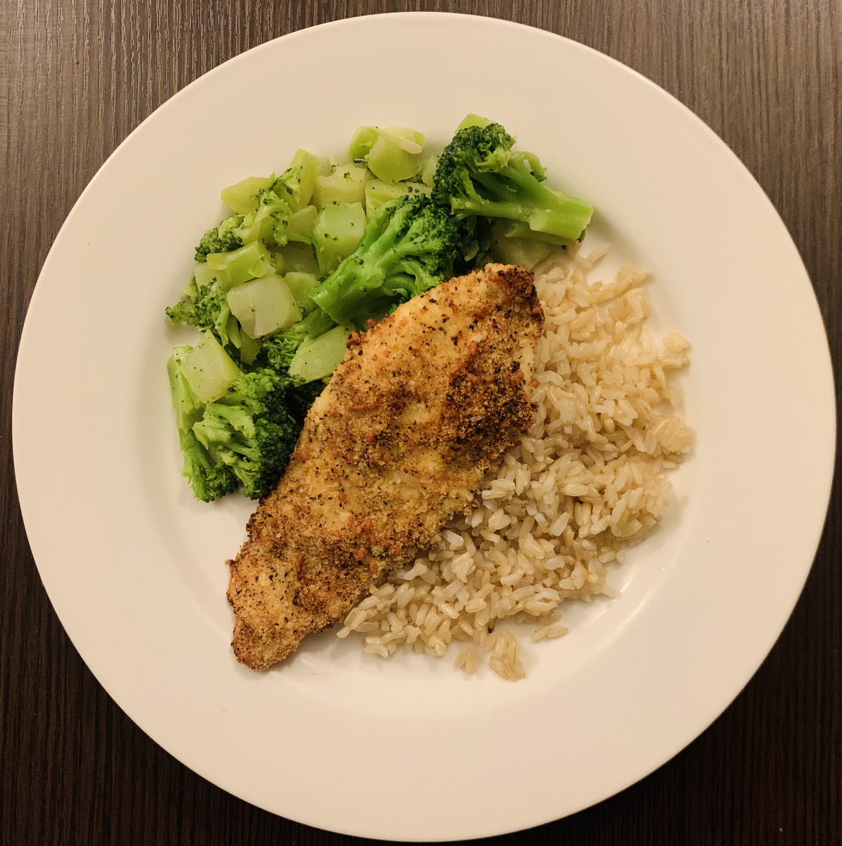 SingingBusyBee's tweet photo. Airfried Tilapia with Broccoli and Brown Rice! Updated this old go to meal 🐝 https://t.co/8MHm19uyan