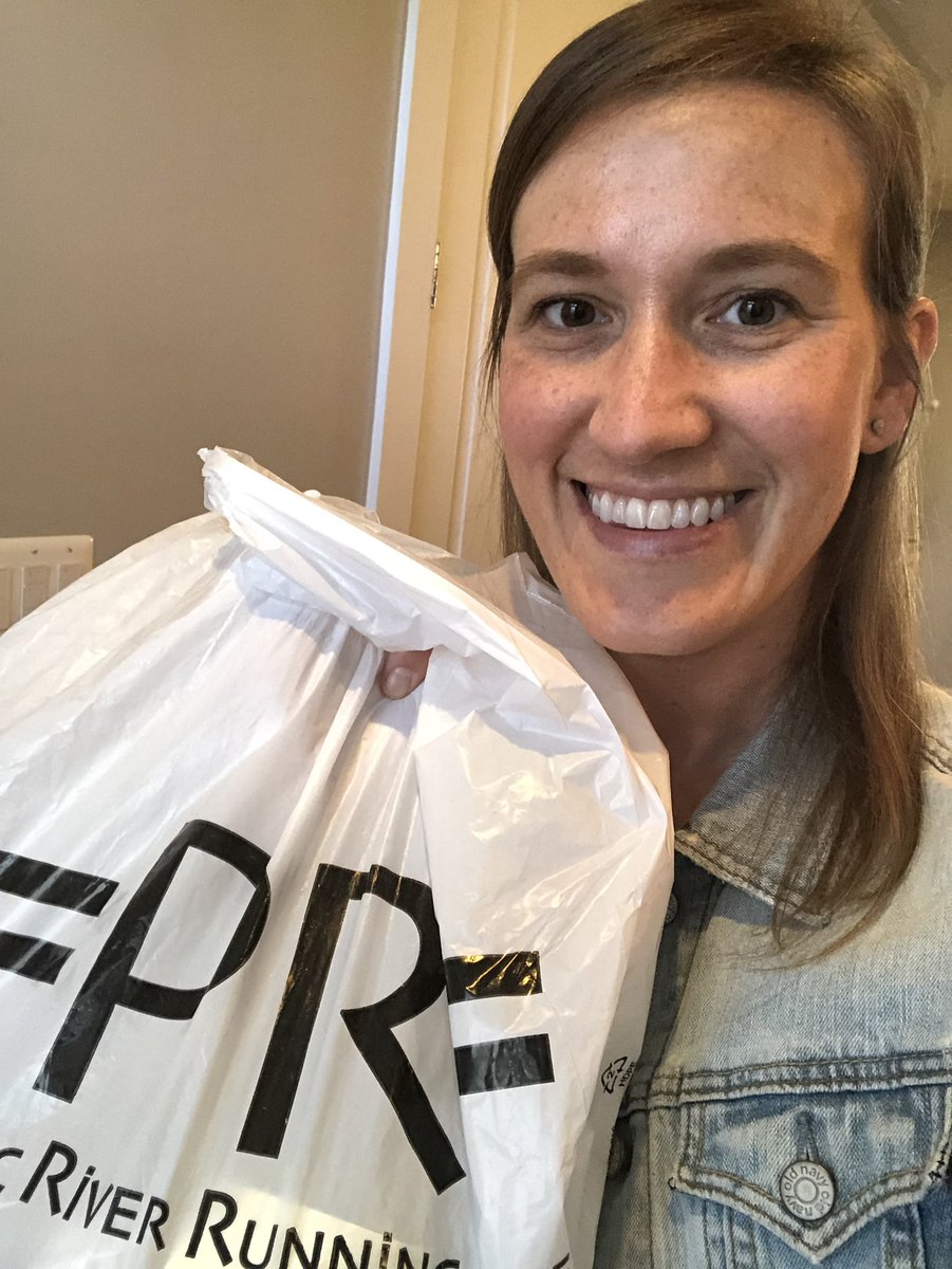 SarahBethHens's tweet photo. Ok so I forgot to take a selfie at the @PRR_DC store, but snagged some goodies for my #CUCBVirtualRun! @CUCB @ASICS @PRRunning 
#SoundBodySoundMind https://t.co/lNYN2Dus04
