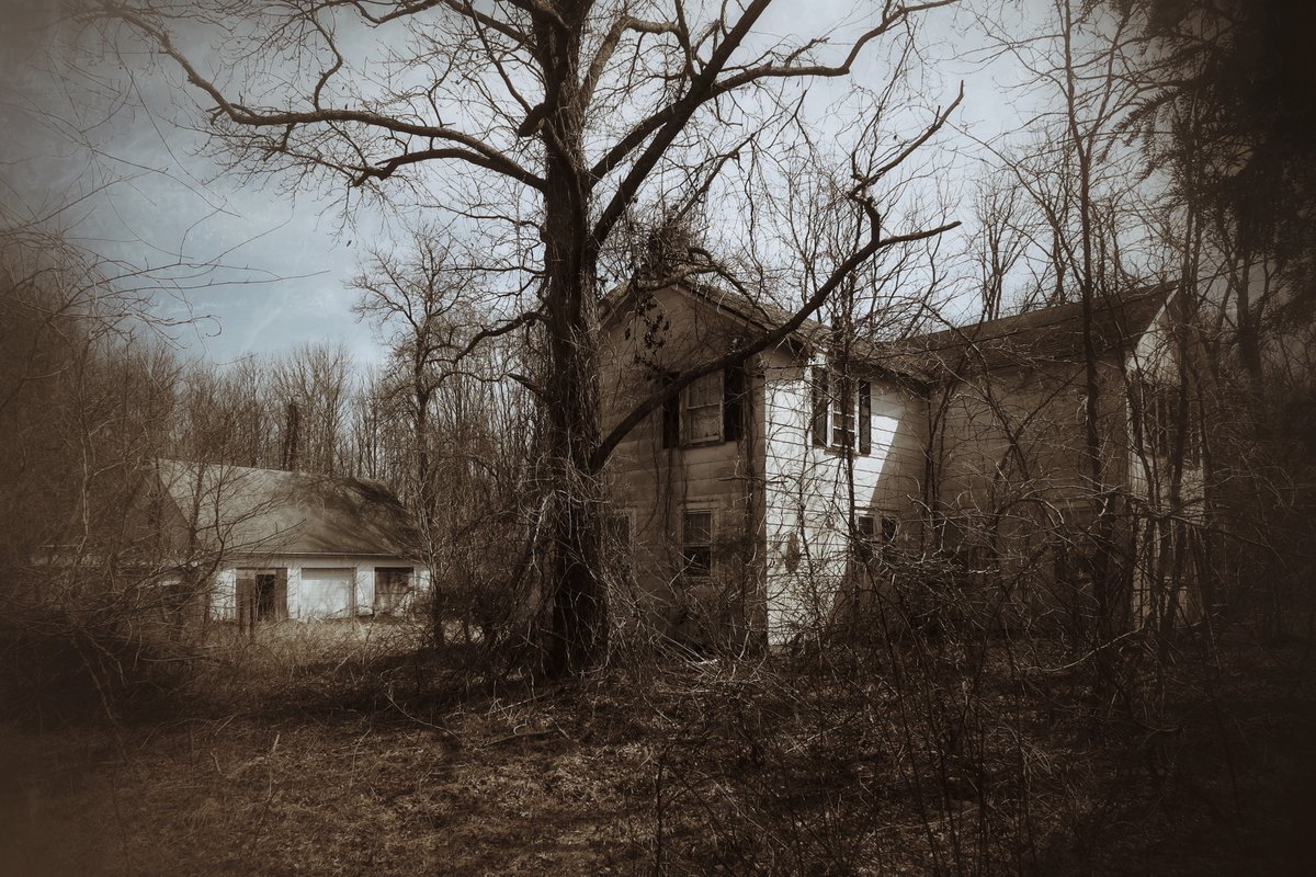 #abandonedhouse #abandoned #urbex #exploring