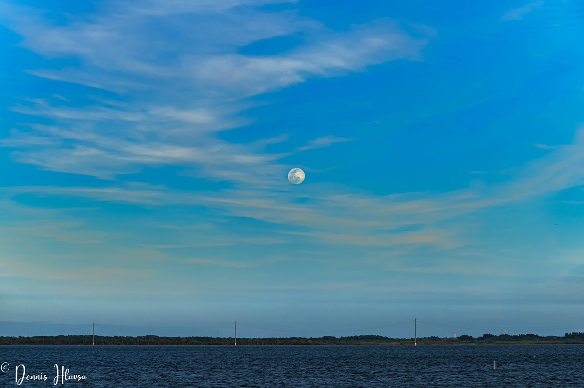 DennisHlavsa's tweet image. Friday's Full #Moonrise during sunset from the #LaunchWindow on the #IndianRiver in #CocoaFlorida.

@SurfnWeatherman @LoleskyWX @PhotogEricP 
#moon #photography #landscapephotography #MoonHour @USAsunrise @FloridianCreat1 @VEROCHICKY