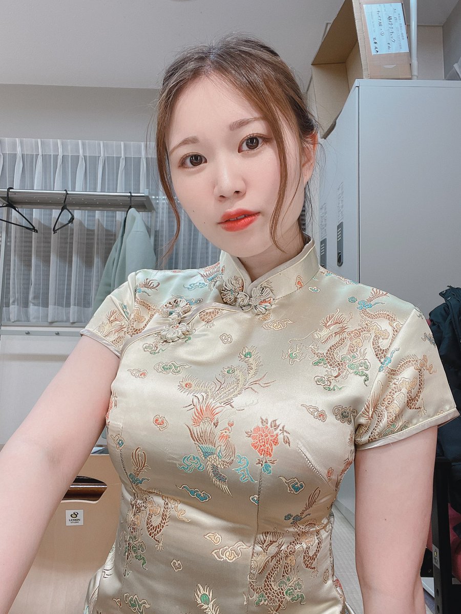 平崎里奈🌞 on X: おはよーーーーーーーーーーっ！！！！！ チャイナ服って可愛いよねえ🎶 夜は格付けチェック、見てくださーい🍀  t.co40fArna3KI  X