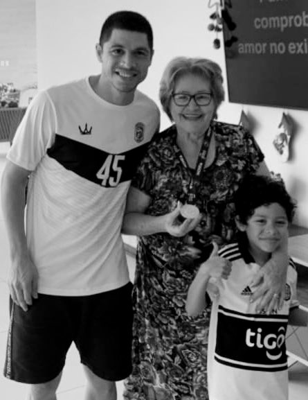 Acompañamos con profundo dolor a Rodrigo y toda la familia Aranda por la partida de su querida abuelita “Ña Ceci”.
Todo el pueblo olimpista los abraza en este difícil momento. 
Q.E.P.D. ⚫️