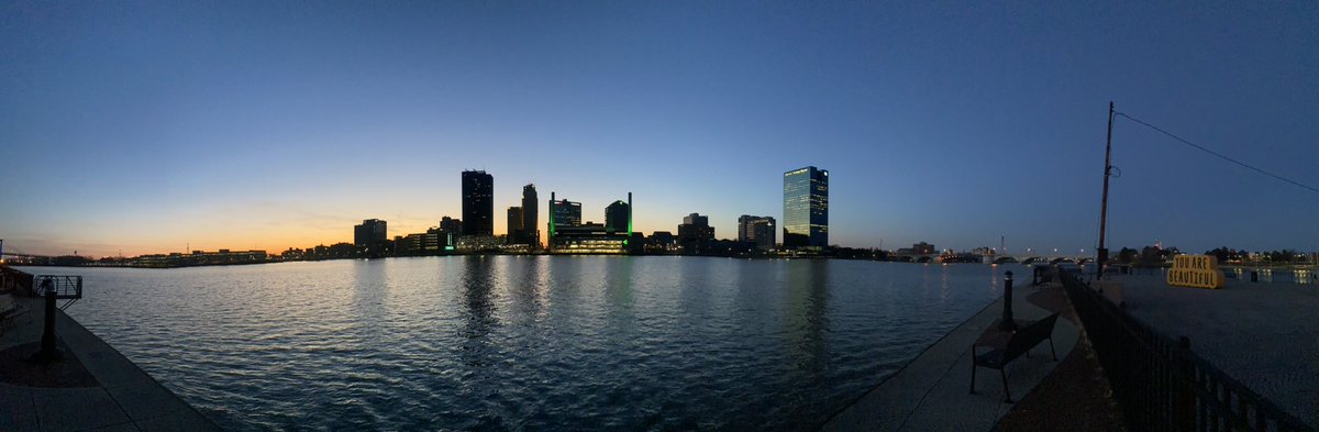 amanda_natter's tweet photo. @DowntownToledo Looks beautiful tonight! https://t.co/cnhNIDgzBg