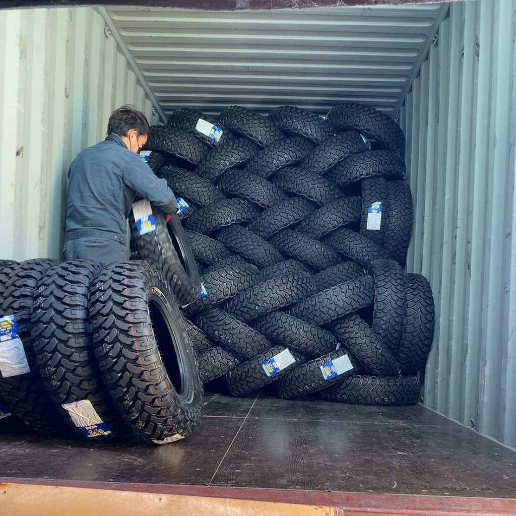 TireshopAyano16's tweet photo. COMFORSER CF3000 15~26インチ
マッドタイヤが約500本入荷しました!
#CF3000 #マッドタイヤ #MTタイヤ
#大量入荷 #COMFORSER
#コンフォーサー #タイヤ
#ホワイトレター
#20インチ #22インチ #24インチ #26インチ https://t.co/pEp3ytvQQS https://t.co/15woiBrwoO