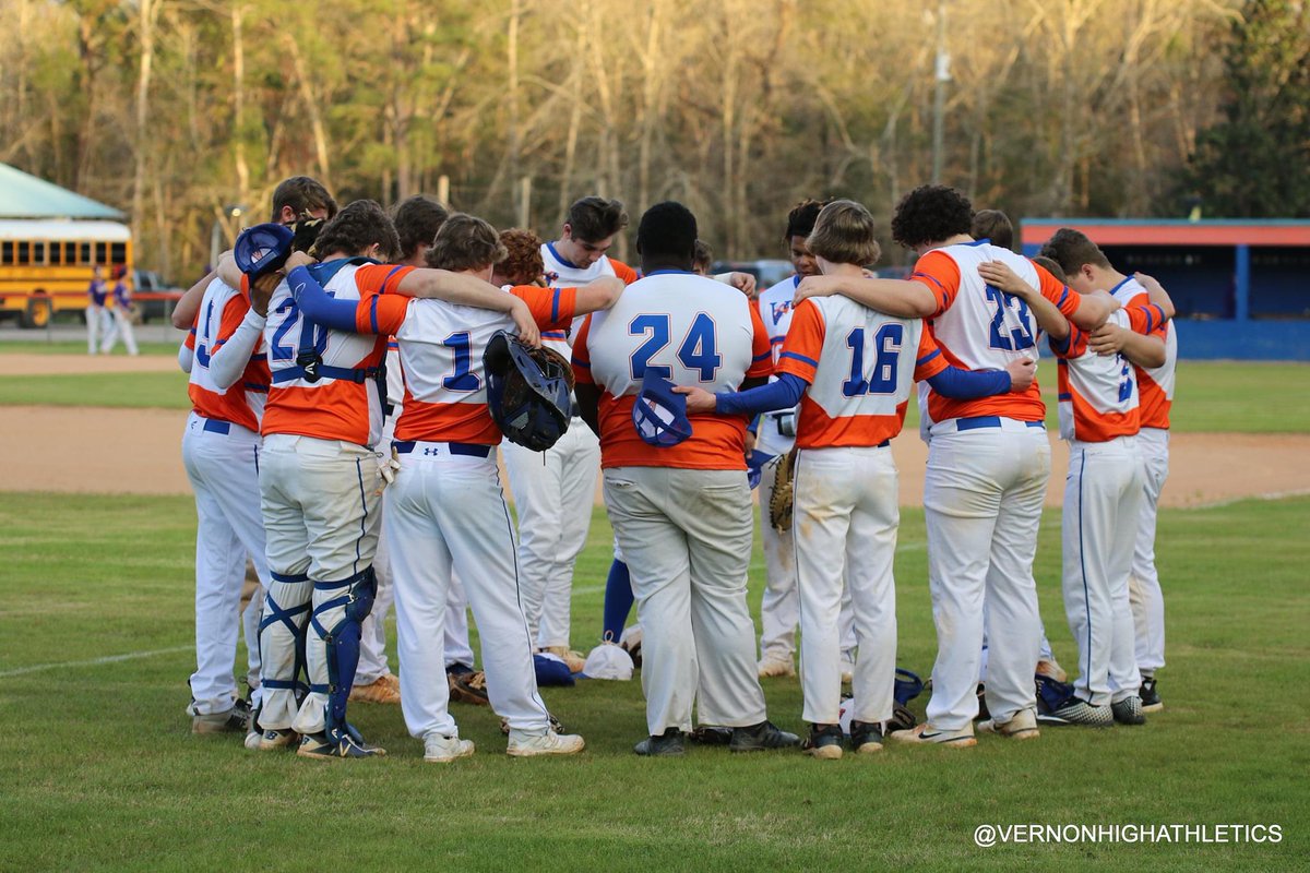 riviere_b's tweet photo. Need more of this and less Nike shoe adds! #Family #JacketPride https://t.co/D82EFCklQP