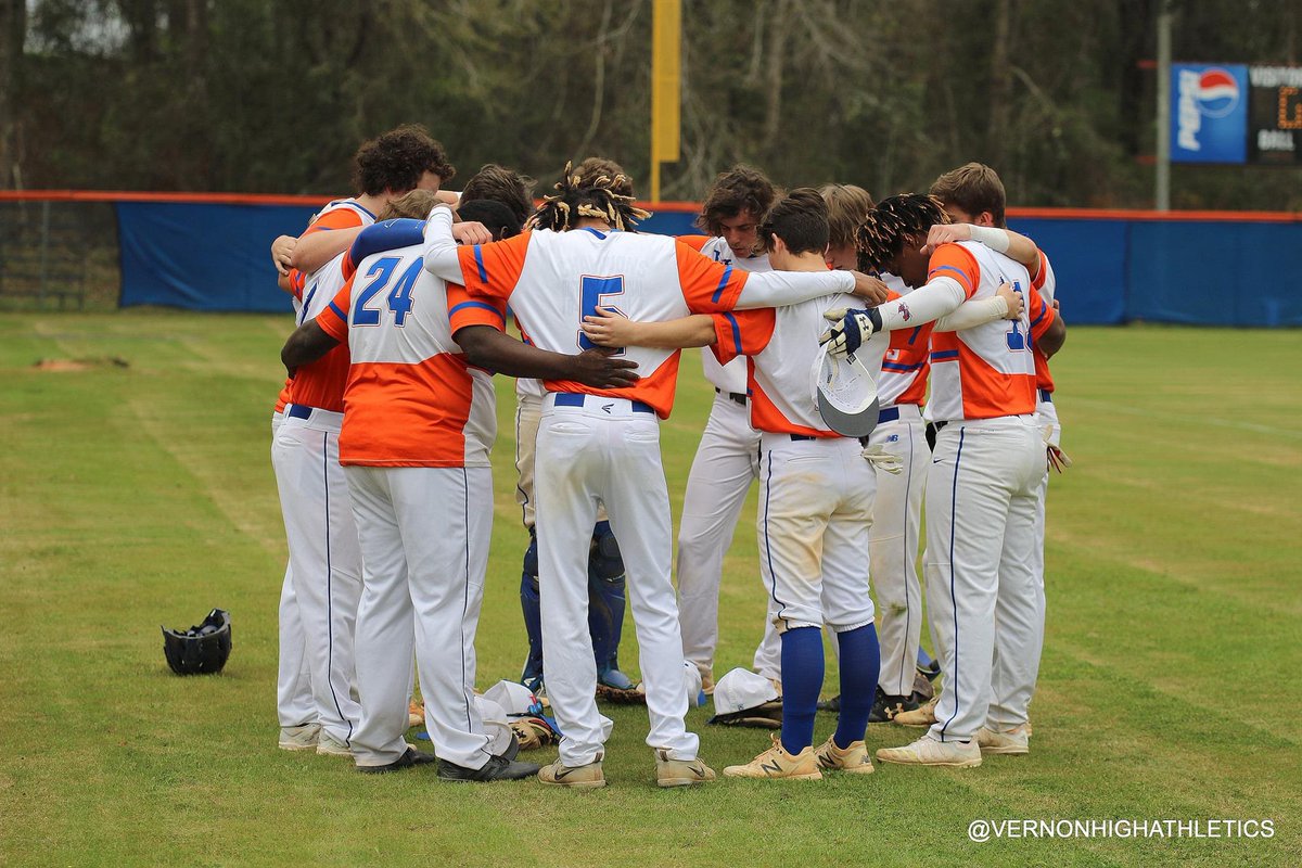 riviere_b's tweet photo. Need more of this and less Nike shoe adds! #Family #JacketPride https://t.co/D82EFCklQP