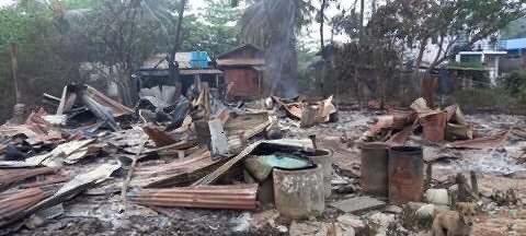nslwin's tweet photo. South Dagon, Yangon — Mar 28 night

Two houses &amp; a snack shop were burnt down. They were set on fire by Terrorists (#Myanmar Security Forces).

#WhatsHappeningInMyanmar #Mar30Coup #MilkTeaAlliance #AntiFascistRevolution2021 https://t.co/OTNIbq8Jtw