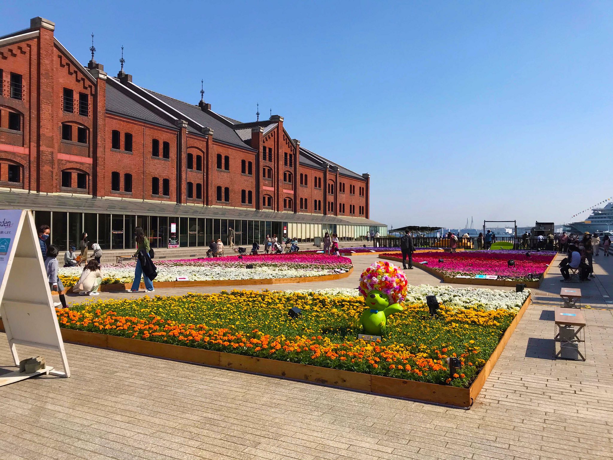 ガーデンネックレス横浜公式 3月30日赤レンガ倉庫 現在赤レンガ倉庫で開催中の Flower Garden 21 ではガーデンベアがお出迎えしています たくさんの素敵な花々が楽しめるflower Garden 21にぜひお越しください 開催期間は4月18日まで