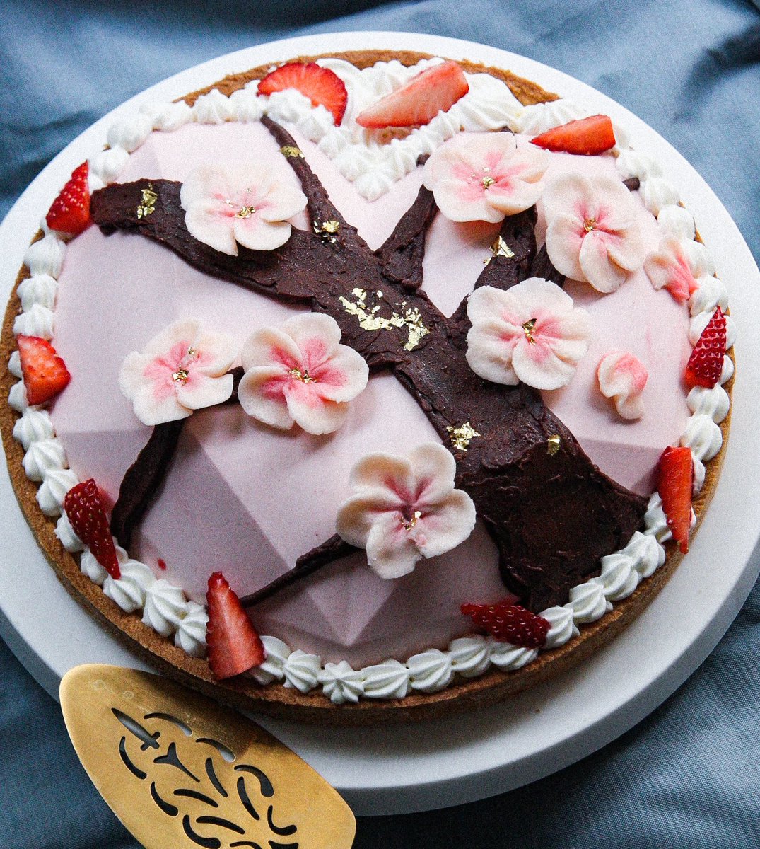 17歳になったので今年も自分で誕生日ケーキを作りました ハートのクリスタルに桜を Soyonのイラスト