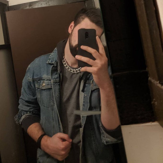 Throwback to Feb 2020 just before the pandemic, taking a mirror selfie in pub bathroom.  Gonna film a