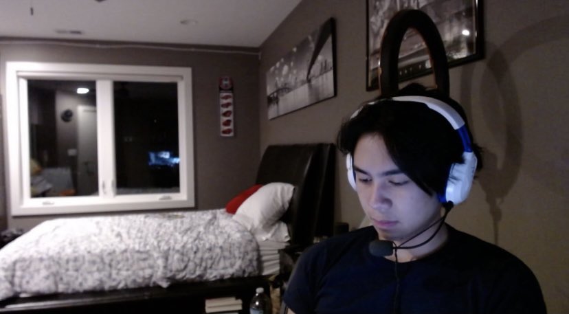 sophtorvas's tweet photo. WHY ARE YOU SO ATTRACTIVE EVEN THOUGH YOU’RE JUST LOOKING AT YOUR PHONE @Torvas1 https://t.co/76aoz71hSw