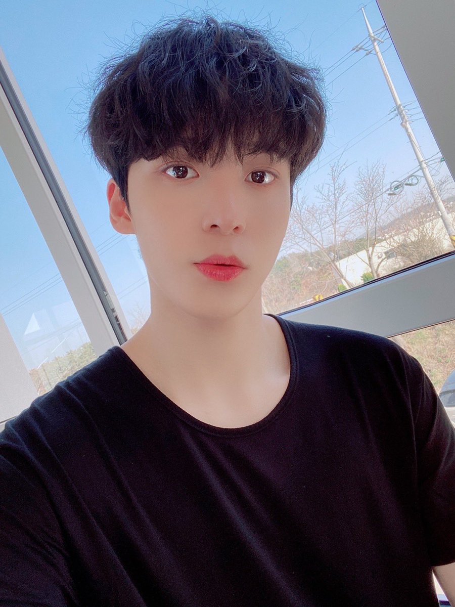 ATEEZofficial's tweet photo. [#윤호] 에이티니! 굿모닝💕💕😘
#ATEEZ #에이티즈 https://t.co/pOw9Z0vCoR