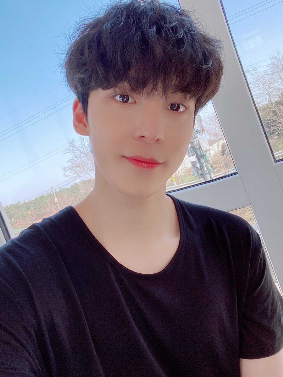 ATEEZofficial's tweet photo. [#윤호] 에이티니! 굿모닝💕💕😘
#ATEEZ #에이티즈 https://t.co/pOw9Z0vCoR