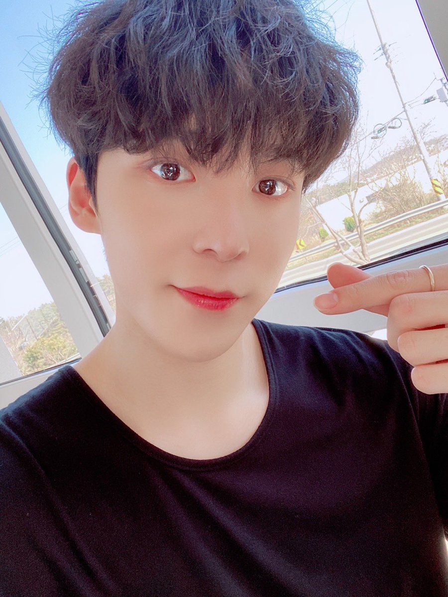 ATEEZofficial's tweet photo. [#윤호] 에이티니! 굿모닝💕💕😘
#ATEEZ #에이티즈 https://t.co/pOw9Z0vCoR
