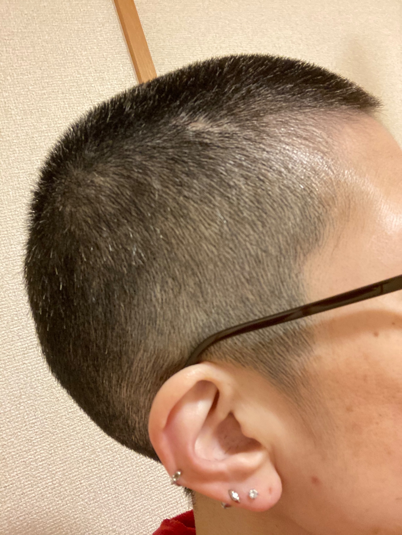 ゆかねぇ ひとり社労士 Gallup認定ストレングスコーチ 半年ぶりに坊主にしました もう何回目か忘れたw やっぱ坊主 ってカッコいいわー 大好きやわー 坊主 女坊主 自分らしく生きる カッコいい髪型 坊主大好き T Co Yk1rjlb7ax Twitter