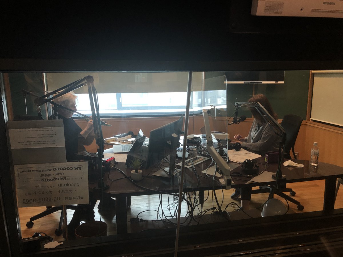 765PacificOasis's tweet photo. ／
#FmCoCoLo765
#カマサノ
スタート🥳
＼

PACIFIC OASIS 残すところ後２回🏝

今日もFEEL GOOD MUSIC満載です🎶

コングさんのエエ声で名前を呼んで欲しいアナタ‼️

リクエスト＆メッセージお待ちしています🌊

#fmcocolo765 
#カマサミコングはマイクセッティング中 https://t.co/YOYZFM74SU