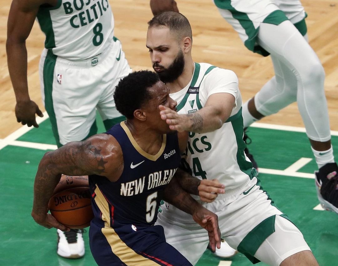LegionHoops's tweet photo. Evan Fournier in his Celtics debut: 0 points on 0-10 shooting in 32 minutes.

Yikes. https://t.co/CUjW3ckq3Q