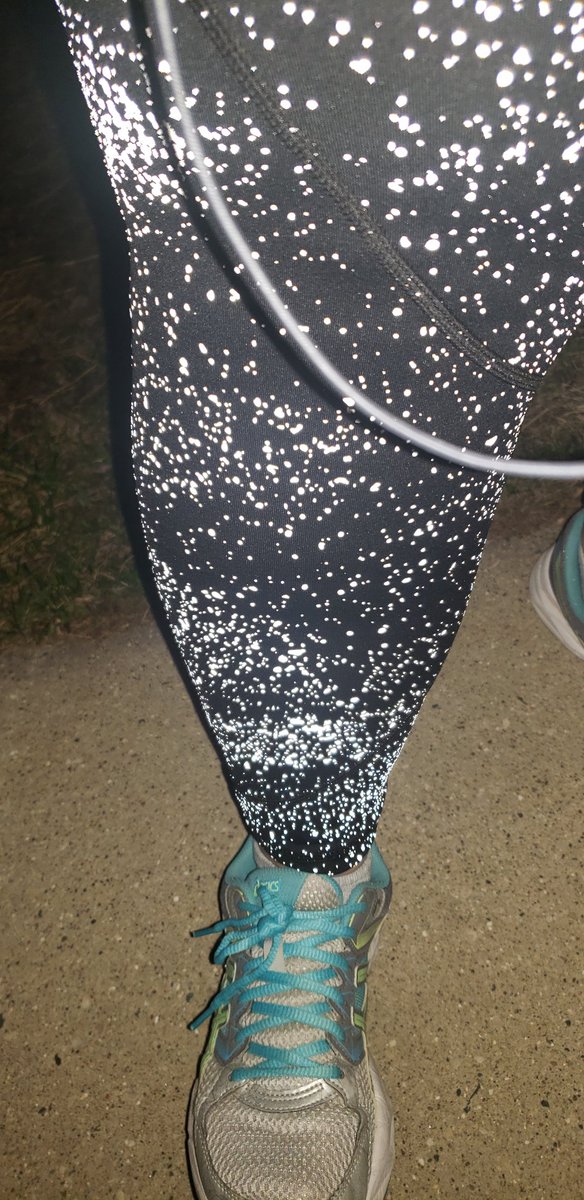 kjsigmund's tweet photo. Made the mistake of putting off the run "waiting for better weather" the past 4 days only to have insane wind tonight. Glad to have my new reflective leggings for tonight's #AnxietyRun ππ½ββοΈ https://t.co/550MAKwfZB