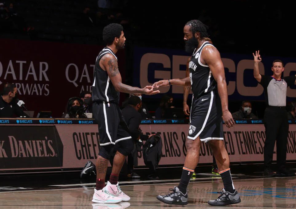 Nets247I's tweet photo. Brooklyn "balla" nel finale, ma la vittoria contro Minnesota non sfugge agli uomini di Steve Nash, sospinti dal solito James Harden.

➡️ https://t.co/OTBFad3dZI

#BrooklynTogether #Nets #JamesHarden #NetsvsTimberwolves https://t.co/GUSqCWFFQX