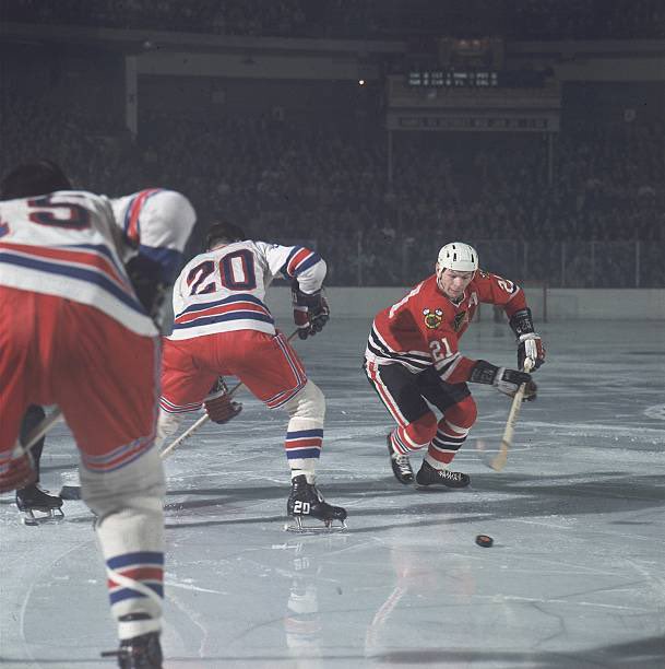 sigg20's tweet photo. “Old Days”Stan Mikita tries to stick handle by Phil Goyette during a 1968 Rangers-BlackHawks game at Chicago Stadium.#NYR #Rangers #NYC #Blackhawks #Chicago #NHL #1960s https://t.co/QUnDKS4A7o