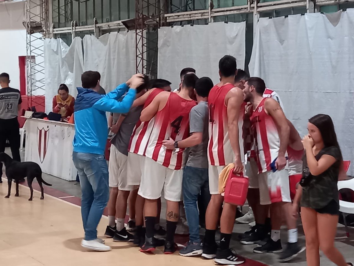 ClubMaciel's tweet photo. 🏀 BÁSQUET
PRIMERA MASCULINO
Final del partido!
Remontada del empolvado para quedarse con la victoria en casa
#ClubMaciel 73 - 72 #Echesortu https://t.co/HlxdxwmT2i