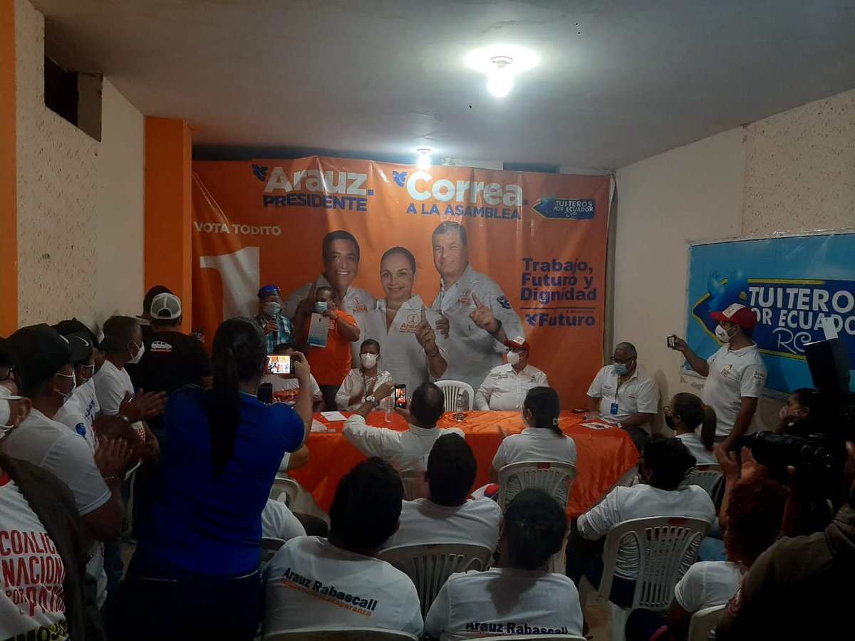 correa_manta's tweet photo. Agradecemos al Econ. @enriquemenoscal Director Nacional @cendemocratico por su visita esta noche a nuestra @correa_manta
#ContigoConTodosAhora 
@MashiRafael  @ecuarauz @rabascallcarlos @pierinaescorrea @tiburazul @EJFrancoL1 @wgomezr @diegoesimbabura @panta_gonzalez @KatiuskaMEc https://t.co/cYBGvd40Zu