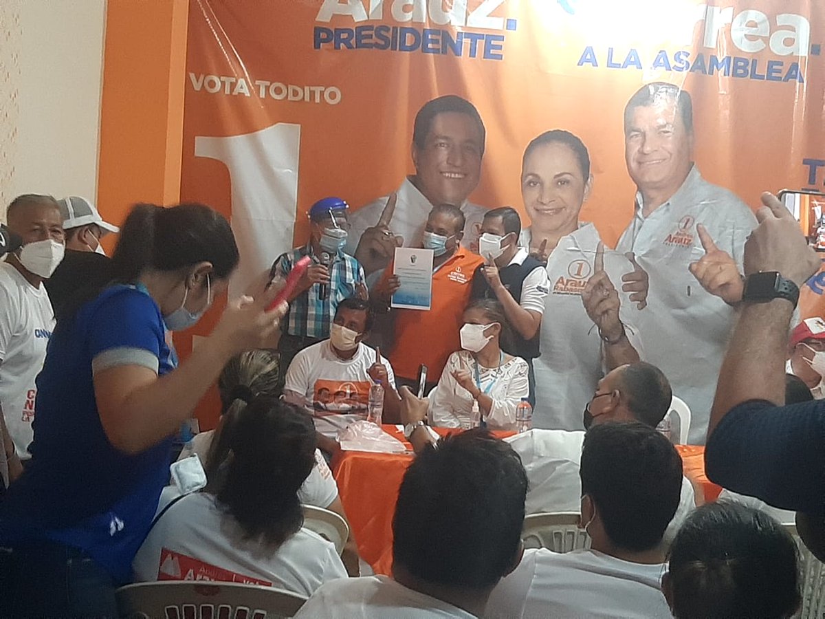 correa_manta's tweet photo. Agradecemos al Econ. @enriquemenoscal Director Nacional @cendemocratico por su visita esta noche a nuestra @correa_manta
#ContigoConTodosAhora 
@MashiRafael  @ecuarauz @rabascallcarlos @pierinaescorrea @tiburazul @EJFrancoL1 @wgomezr @diegoesimbabura @panta_gonzalez @KatiuskaMEc https://t.co/cYBGvd40Zu