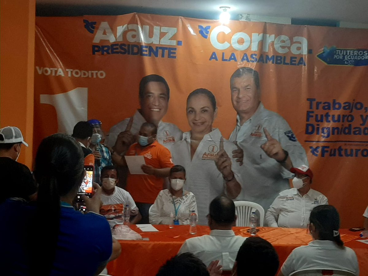 correa_manta's tweet photo. Agradecemos al Econ. @enriquemenoscal Director Nacional @cendemocratico por su visita esta noche a nuestra @correa_manta
#ContigoConTodosAhora 
@MashiRafael  @ecuarauz @rabascallcarlos @pierinaescorrea @tiburazul @EJFrancoL1 @wgomezr @diegoesimbabura @panta_gonzalez @KatiuskaMEc https://t.co/cYBGvd40Zu