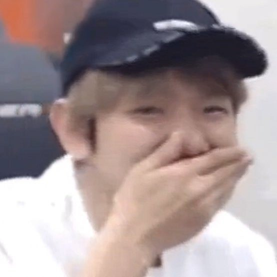 EXOBaekhyunTR's tweet photo. 210330 | BAEKHYUN, 3. mini albümü "BAMBI"nin  833.392 ön siparişi ile kendi rekorunu kırdı!! 💘😂

#1. Bambi — 833,392
#2. Delight — 732,297
#3. City Lights — 401,545

@B_hundred_Hyun #BAEKHYUN #백현 https://t.co/6jNnALStD7