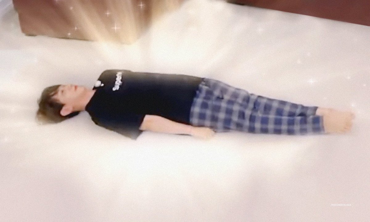 EXOBaekhyunTR's tweet photo. 210330 | BAEKHYUN, 3. mini albümü "BAMBI"nin  833.392 ön siparişi ile kendi rekorunu kırdı!! 💘😂

#1. Bambi — 833,392
#2. Delight — 732,297
#3. City Lights — 401,545

@B_hundred_Hyun #BAEKHYUN #백현 https://t.co/6jNnALStD7