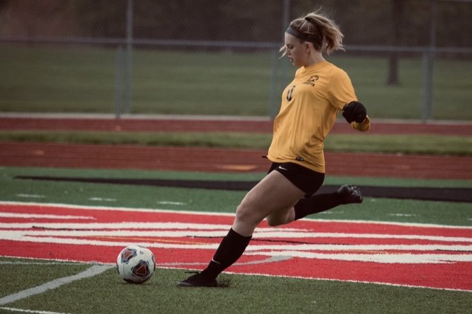 wearesoccer_mi's tweet photo. #MIWSocCommit #ClassOf2021
Ally Fredrick -- @allyyfredrick
Goalkeeper
H.S. Team: @Dakota_Cougars
Committed to @GVSUsoccer https://t.co/t6FEsEtNCV