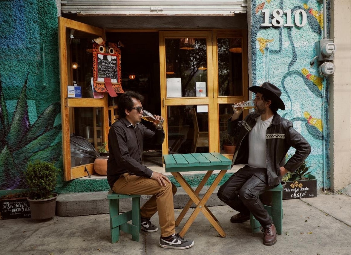 liberteran's tweet photo. Salud!

@SalterioM X @liberteran 🔥
📸 @angskinoki

Sonaja y Tambor 🥁
Muy pronto 🔜
@lennonmxrecords @lennonmxoficial
#proximamente #musicanueva https://t.co/7dxRkAF5rS