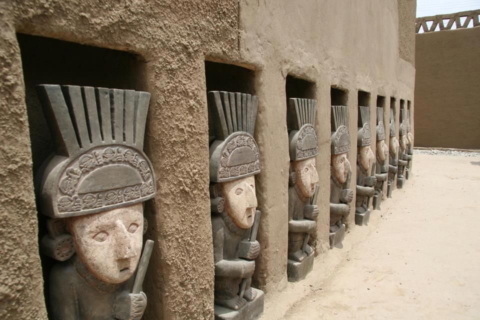 This evening& #39;s site is Chan Chan in in the La Libertad Region in northwestern Peru. It was the largest city of the pre-Columbian era in South America & was the capital for the Chimor people from 900 AD - 1470 AD, when they were defeated by the Inca empire.