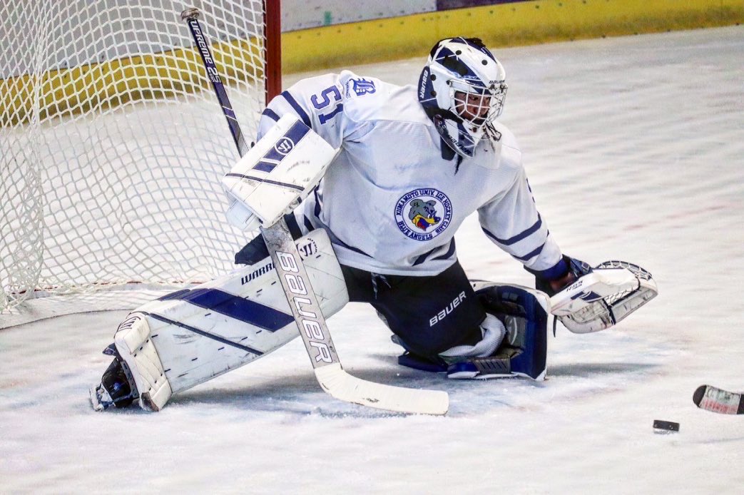 熊大アイスホッケー部新歓21 アイスホッケー豆知識 最後の砦 ゴーリー アイスホッケーのゴーリー ゴールキーパー の防具の重さの総量は約キロ 時速160キロを超えるシュートを止めるその勇姿 生で見て欲しいです 春から熊大 熊大