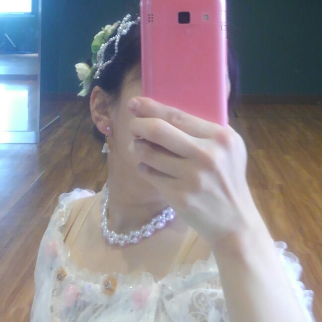 Tommy 4月舞台の衣装が来ました スワニルダ3幕です 髪飾り ネックレス イヤリングは手作りで 自信作 スカートがレースたっぷりでかわいい とよくばった結果の写真です スワニルダ バレエ ハンドメイド ハンドメイドアクセサリー バレエ髪