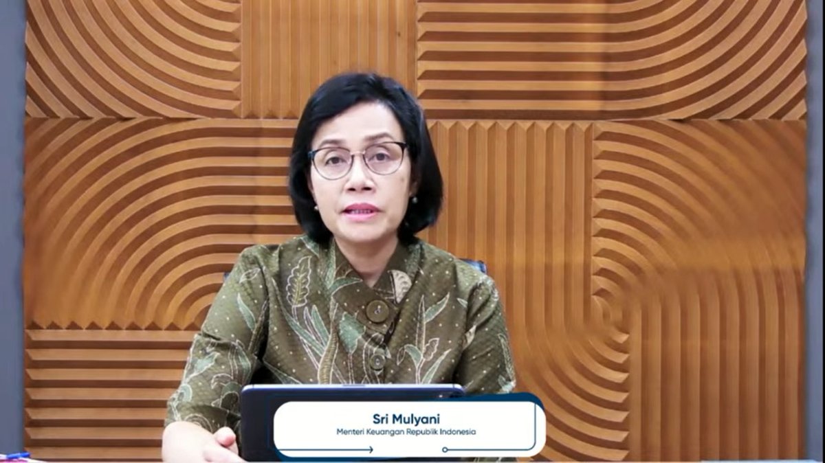 #HappeningNow, Finance Minister <a href="/KemenkeuRI/">#UangKita</a> Sri Mulyani says govt remain deeply committed to mitigate climate change, reduce emission targets, speaking at
at Public Dialogue for Public Finance for #Climatechange
watch here,  youtube.com/watch?v=uMYYl5…