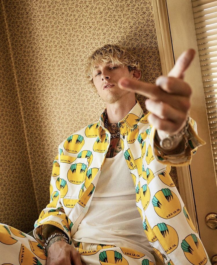 dieinthecity's tweet photo. let me occupy your mind 💛
#selfiEST @machinegunkelly https://t.co/XOK59gWtez